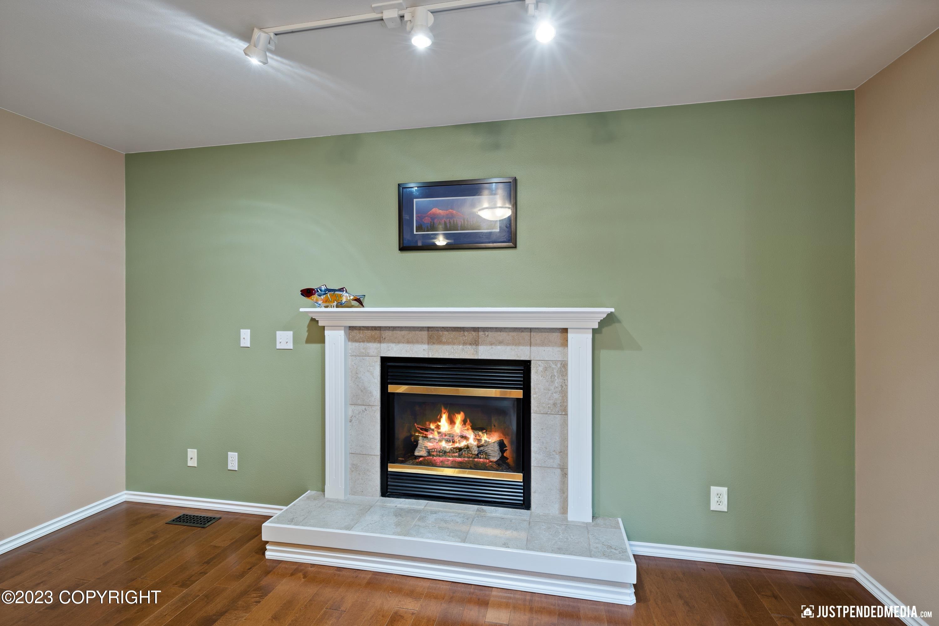 11600 Alderwood Loop