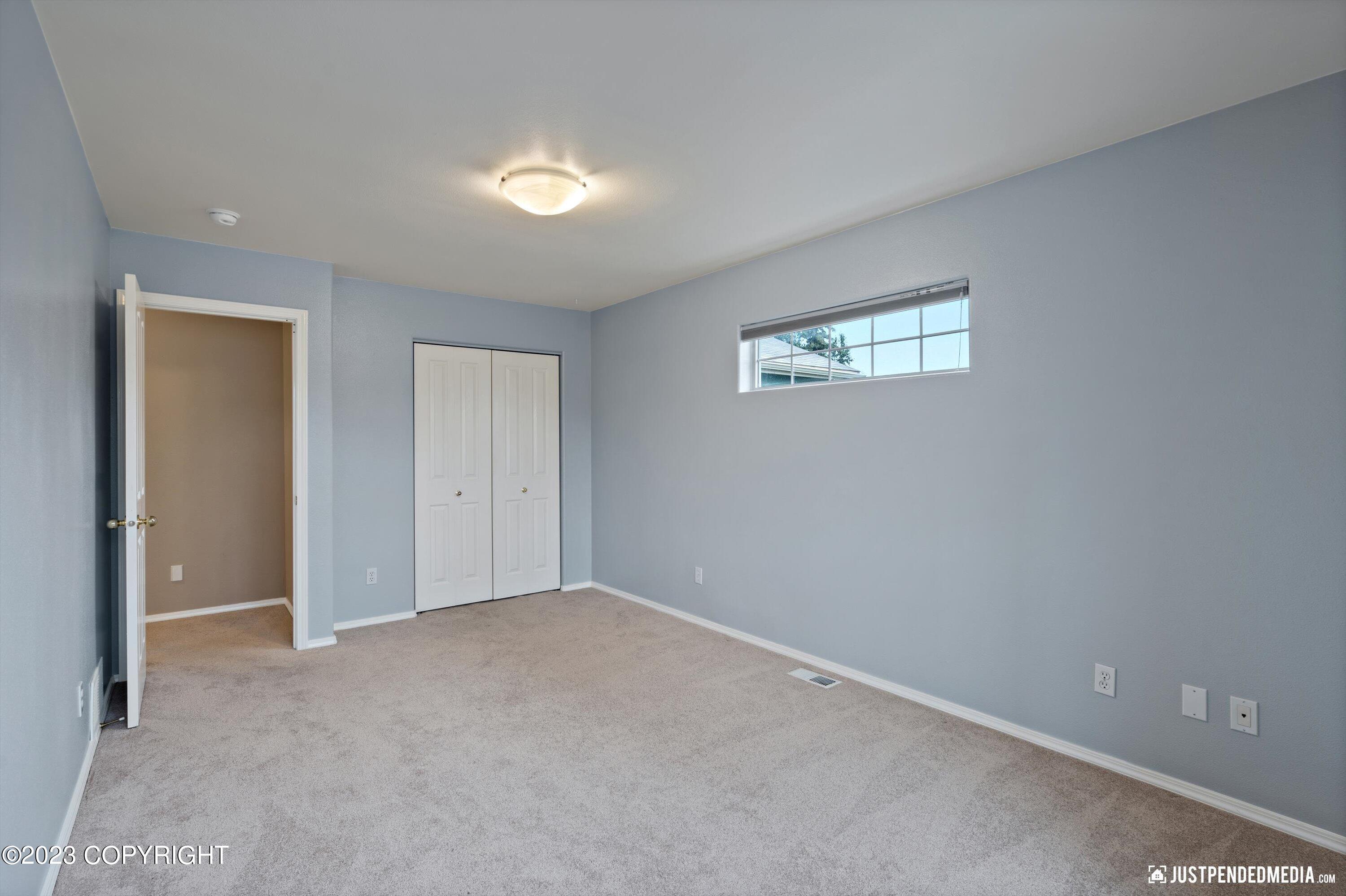 11600 Alderwood Loop