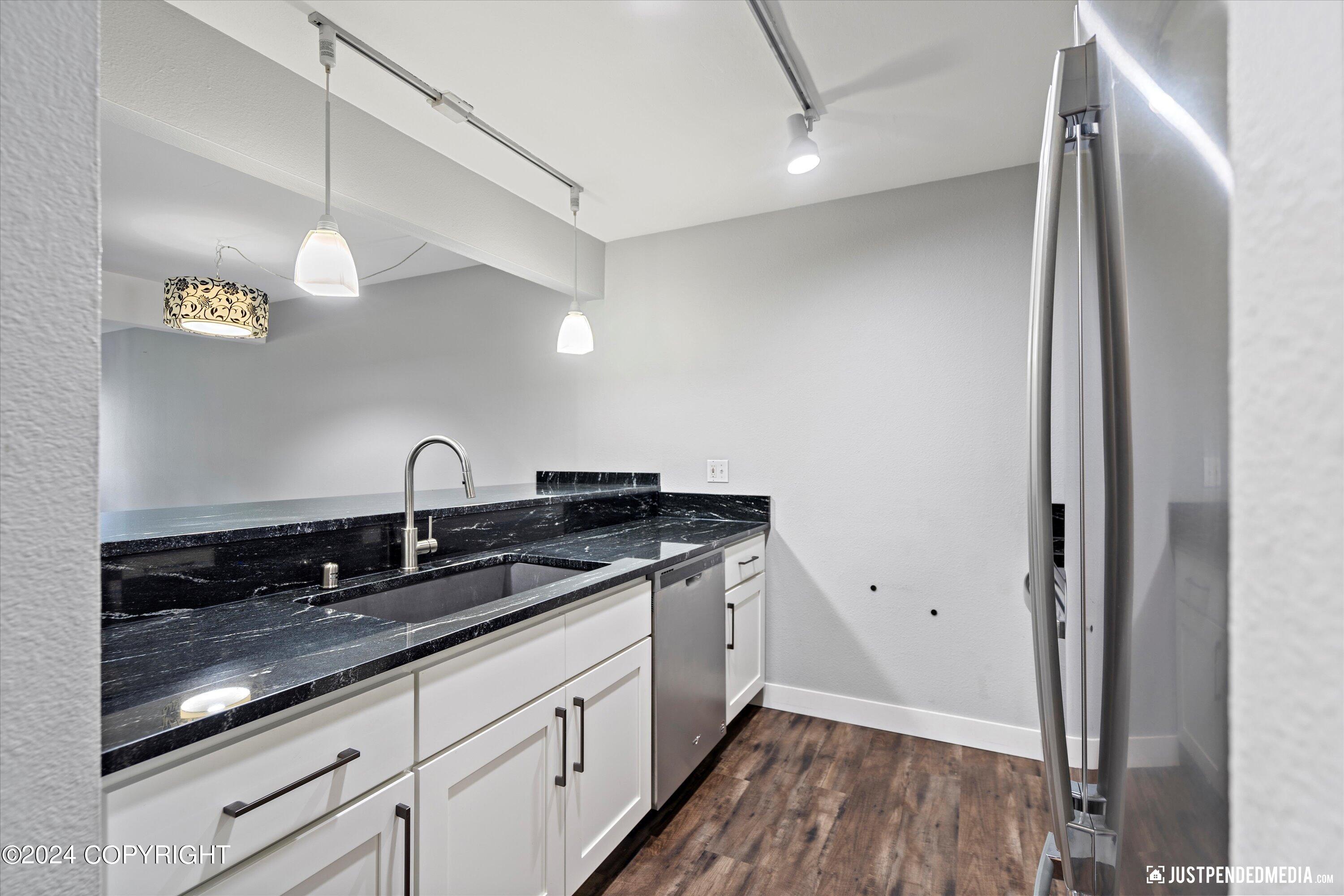 1641 Eastridge Drive # 102 Unit: #102