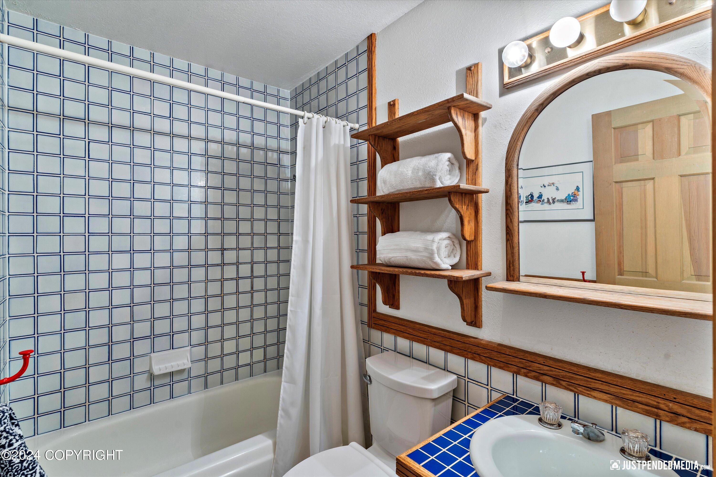 6851 Round Tree Circle