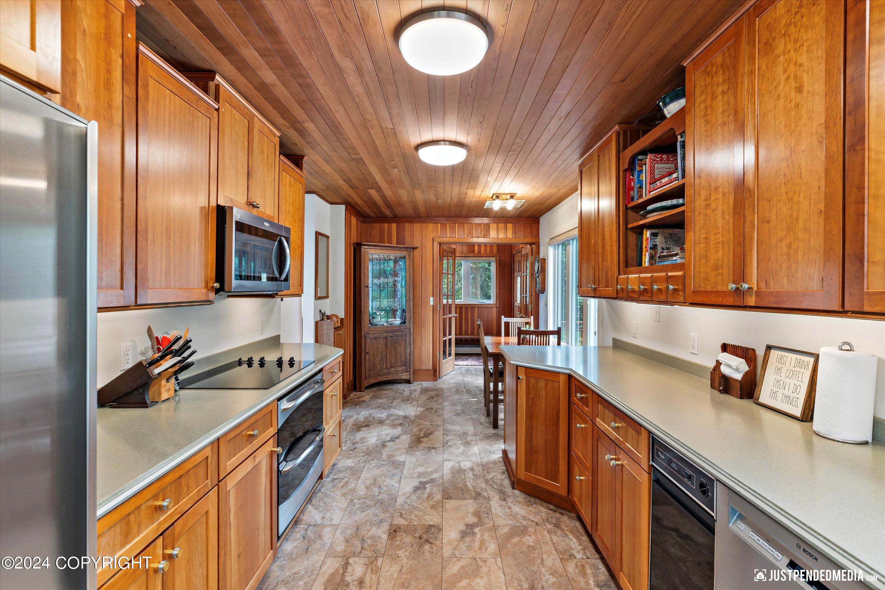 6851 Round Tree Circle