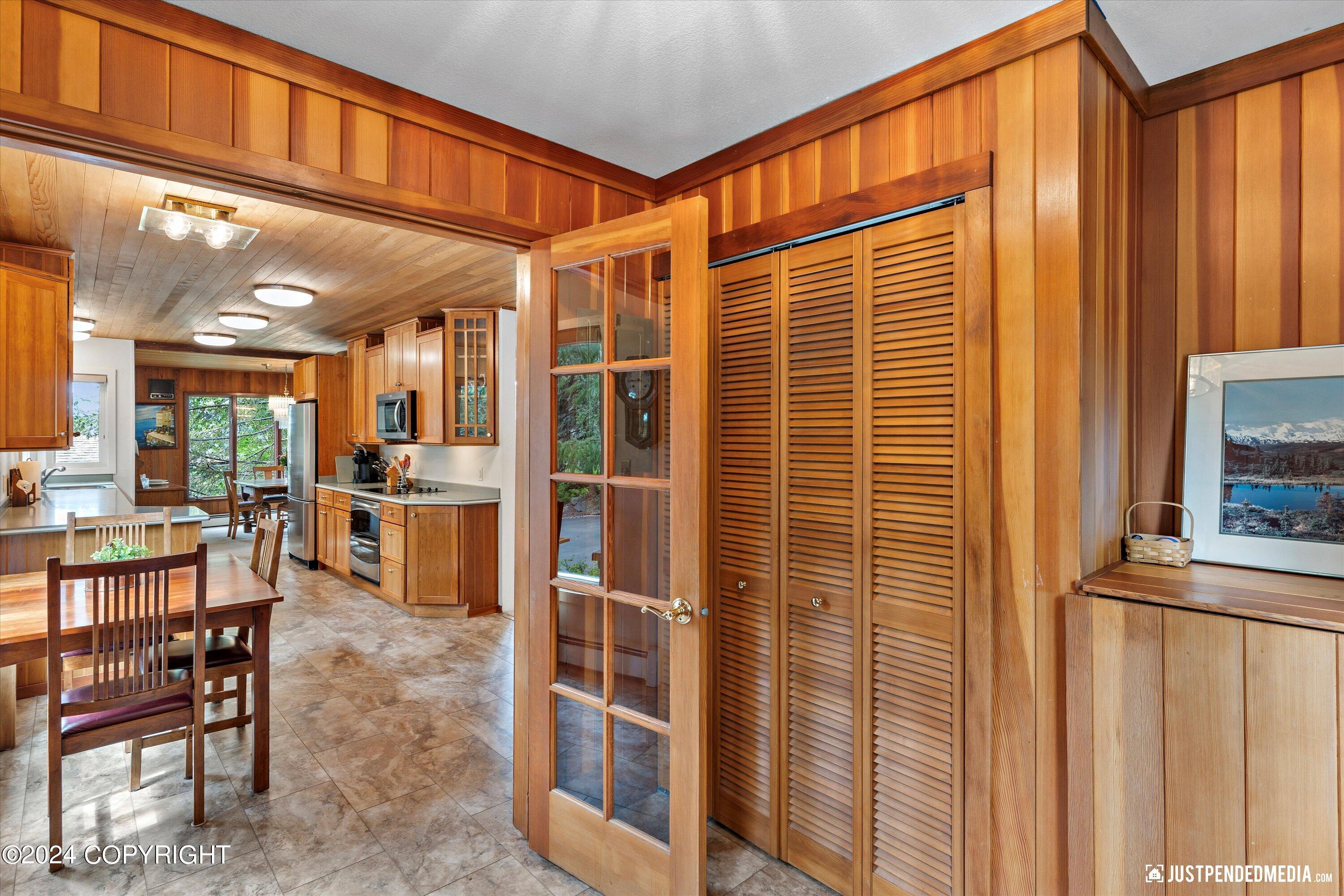 6851 Round Tree Circle