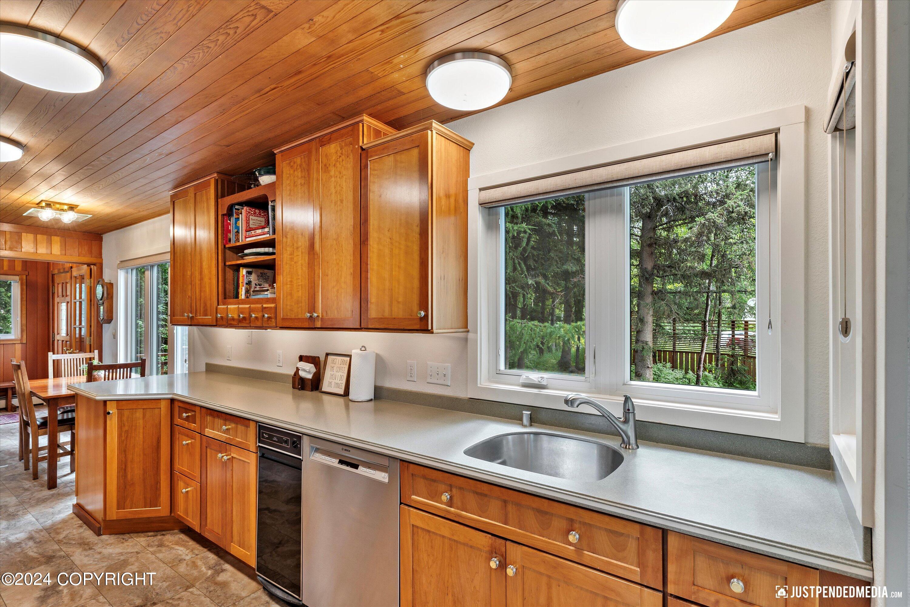 6851 Round Tree Circle