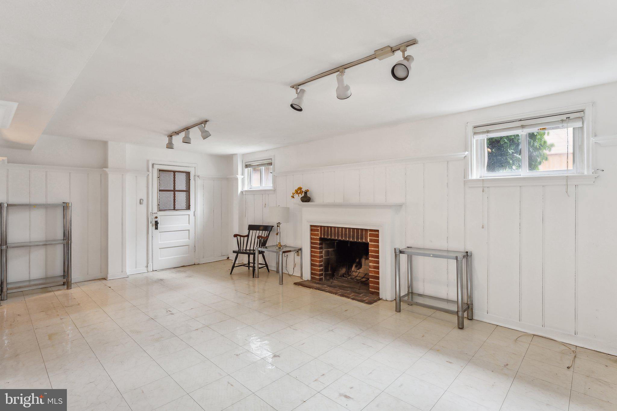 1614 Myrtle St NW