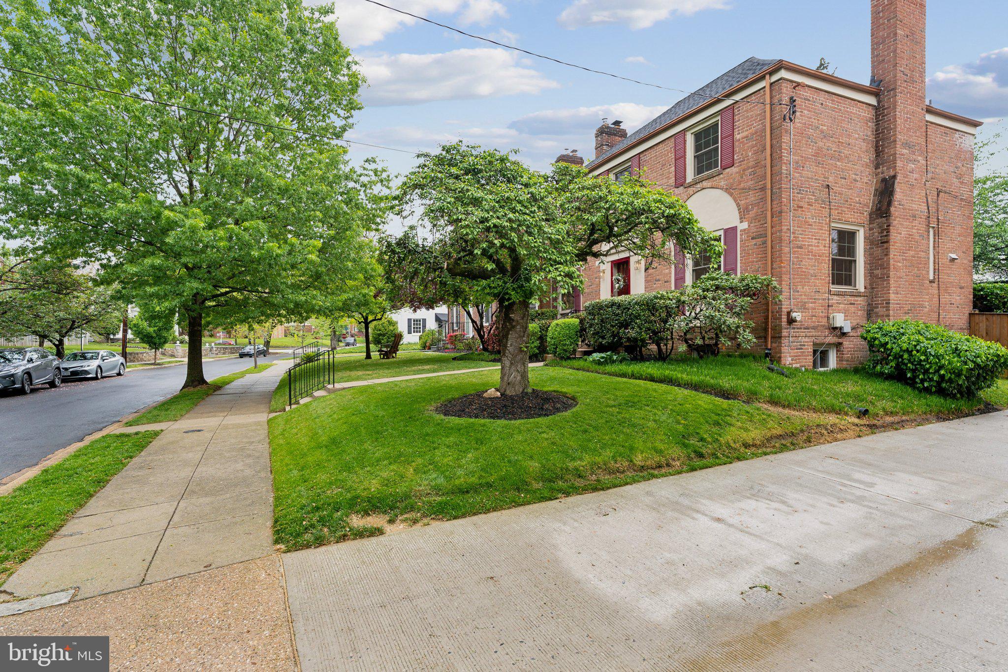 1614 Myrtle St NW