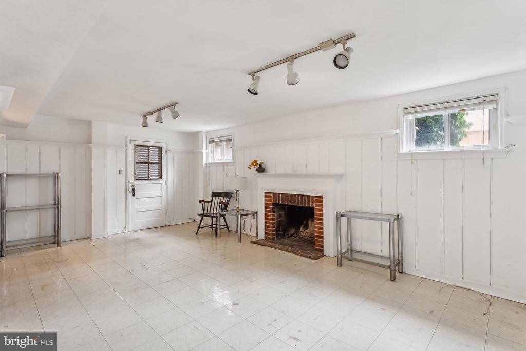 1614 Myrtle St NW