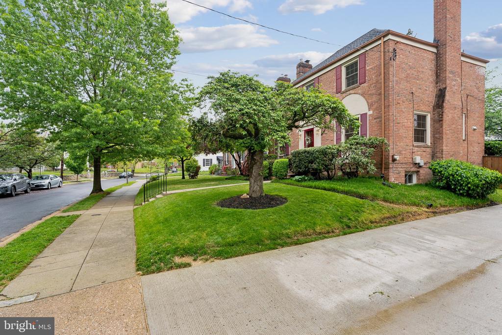 1614 Myrtle St NW