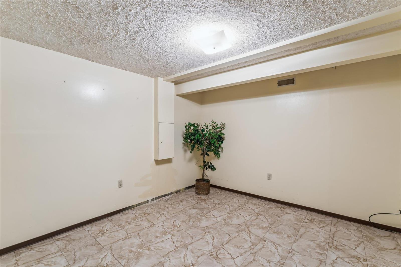 1734 Honeybrook Lane