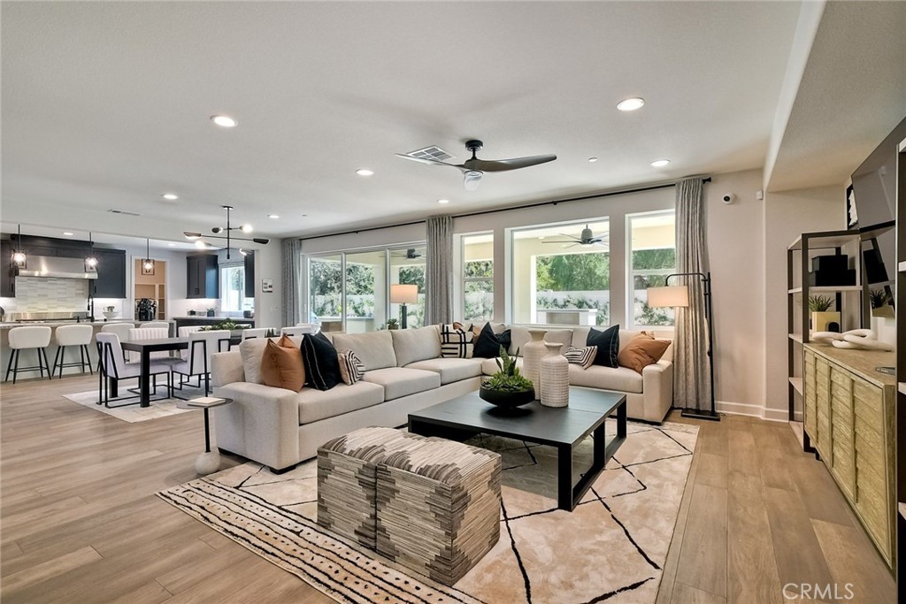 3042 Mesa Glen