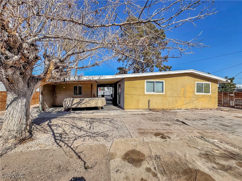 2324 East Oakey Boulevard