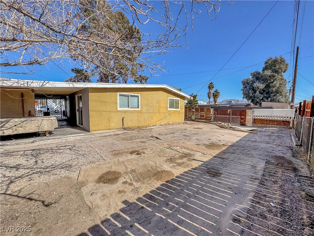 2324 East Oakey Boulevard