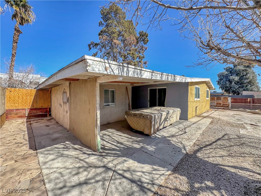 2324 East Oakey Boulevard