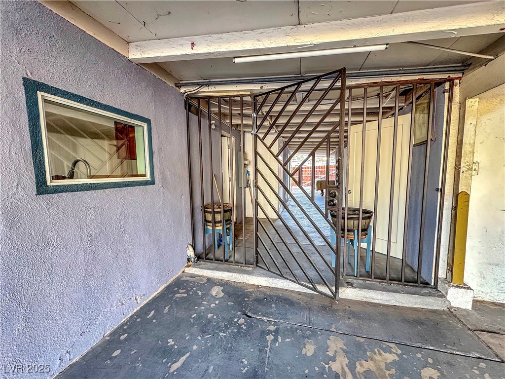 2324 East Oakey Boulevard