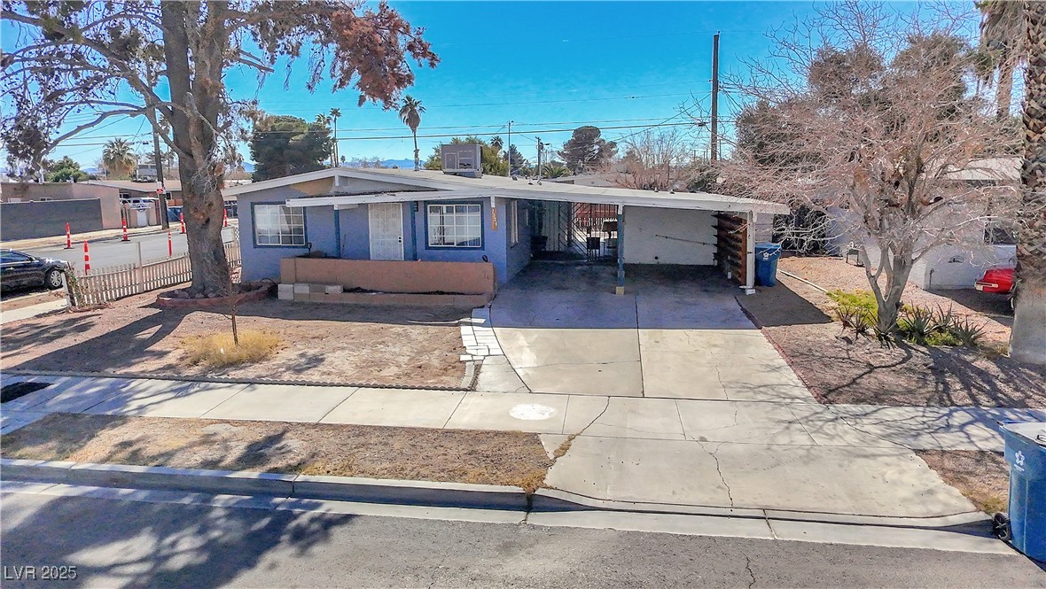 2324 East Oakey Boulevard