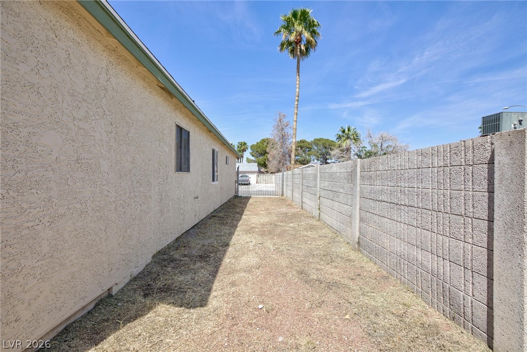6509 Ouida Way