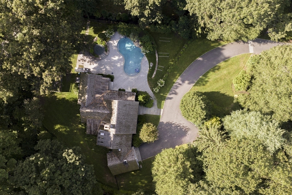 19 Ridge Hill Farm Road