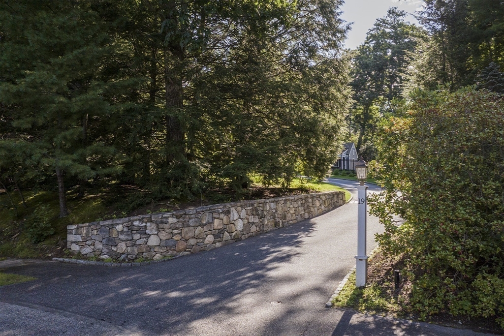 19 Ridge Hill Farm Road