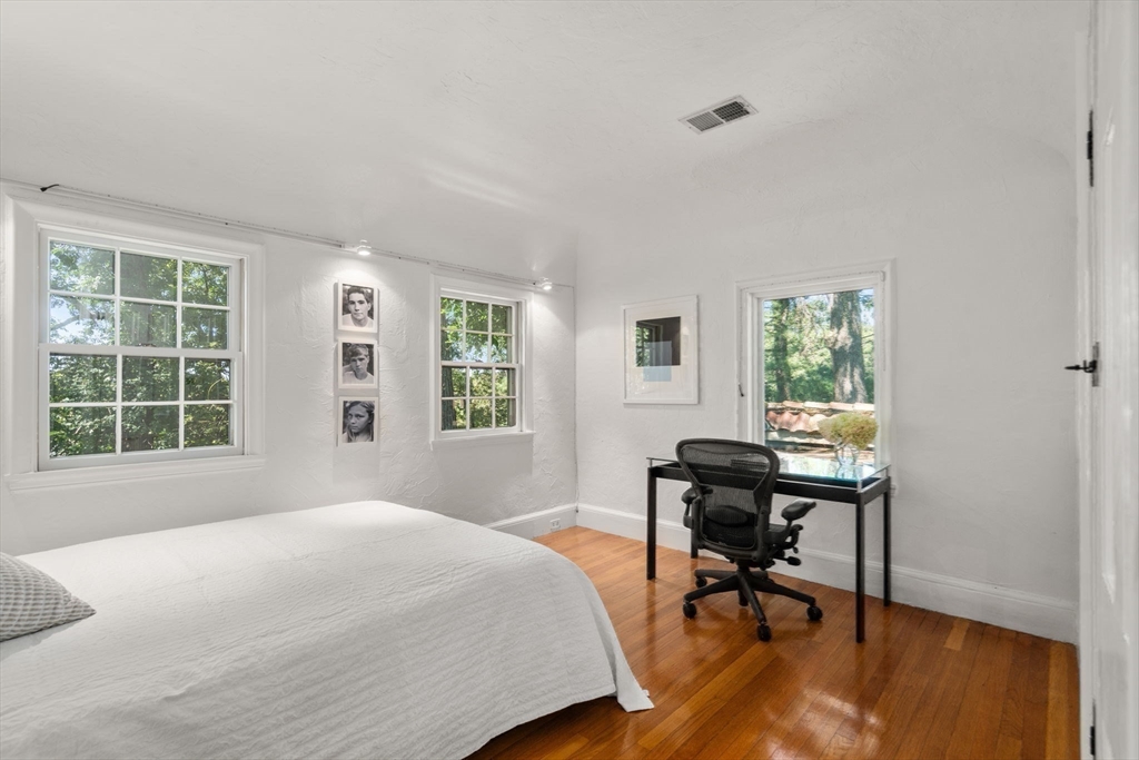 120 Collins Rd