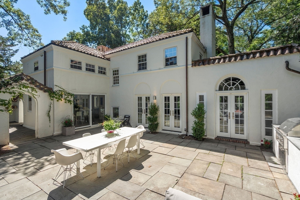 120 Collins Rd