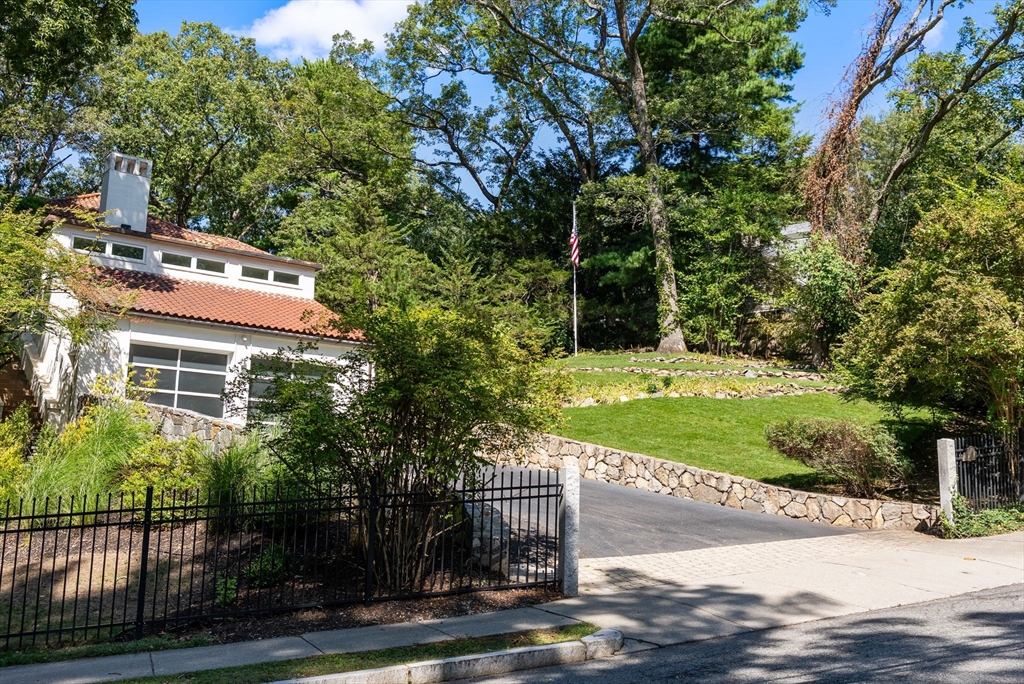 120 Collins Rd