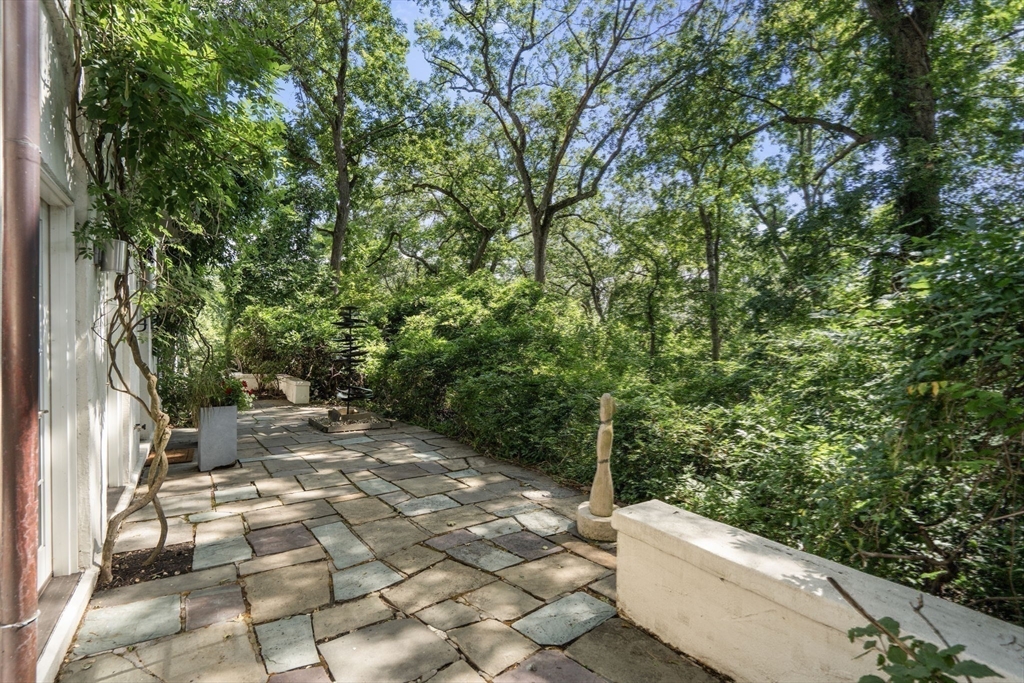120 Collins Rd