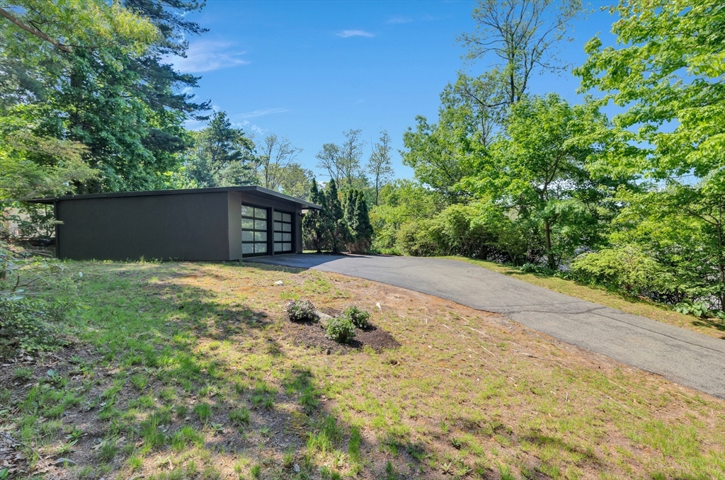 552 Concord Ave