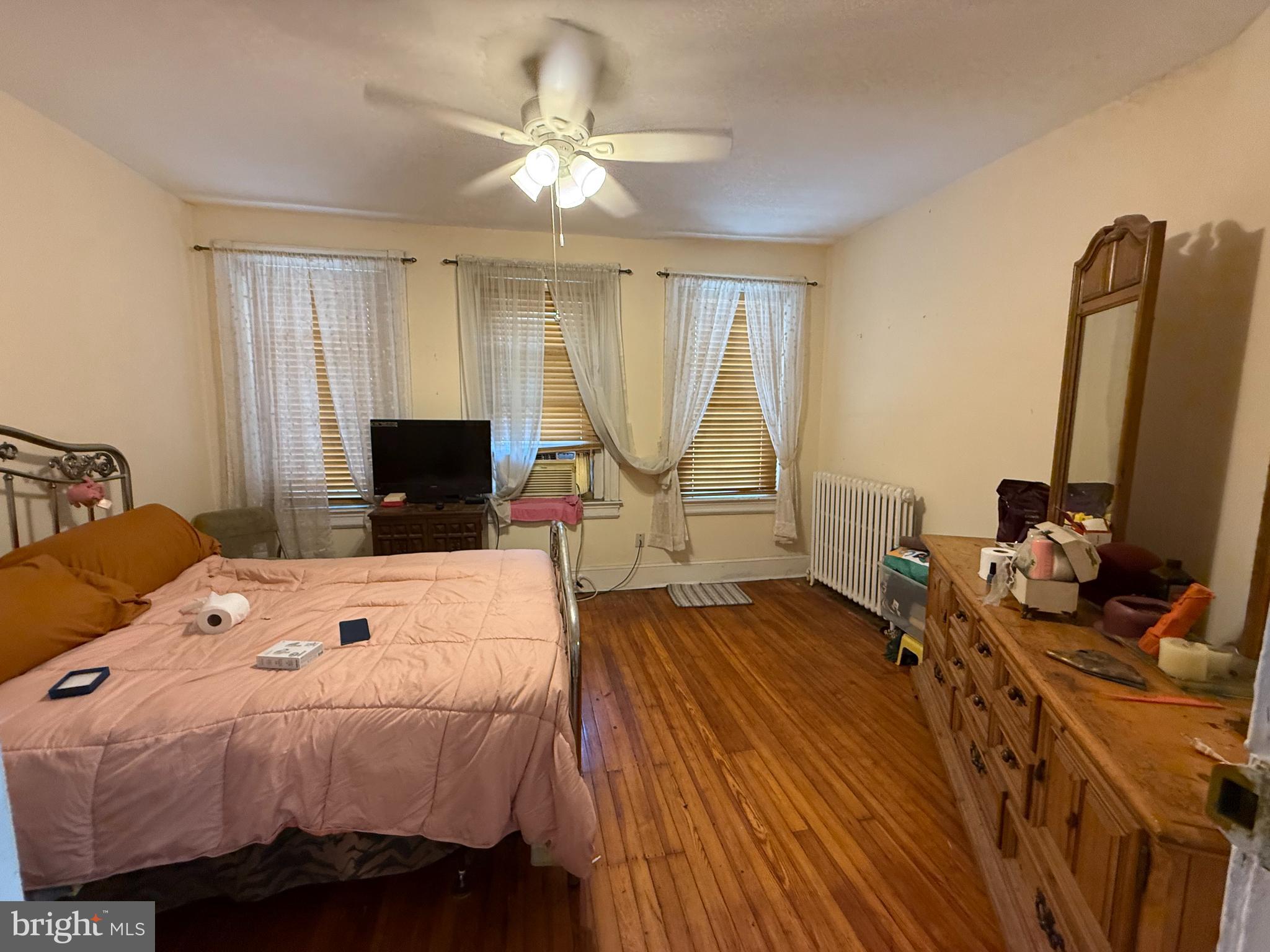 1121 8TH STREET NE