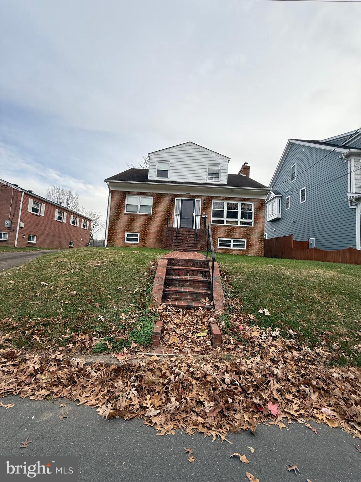 2404 1ST ROAD S