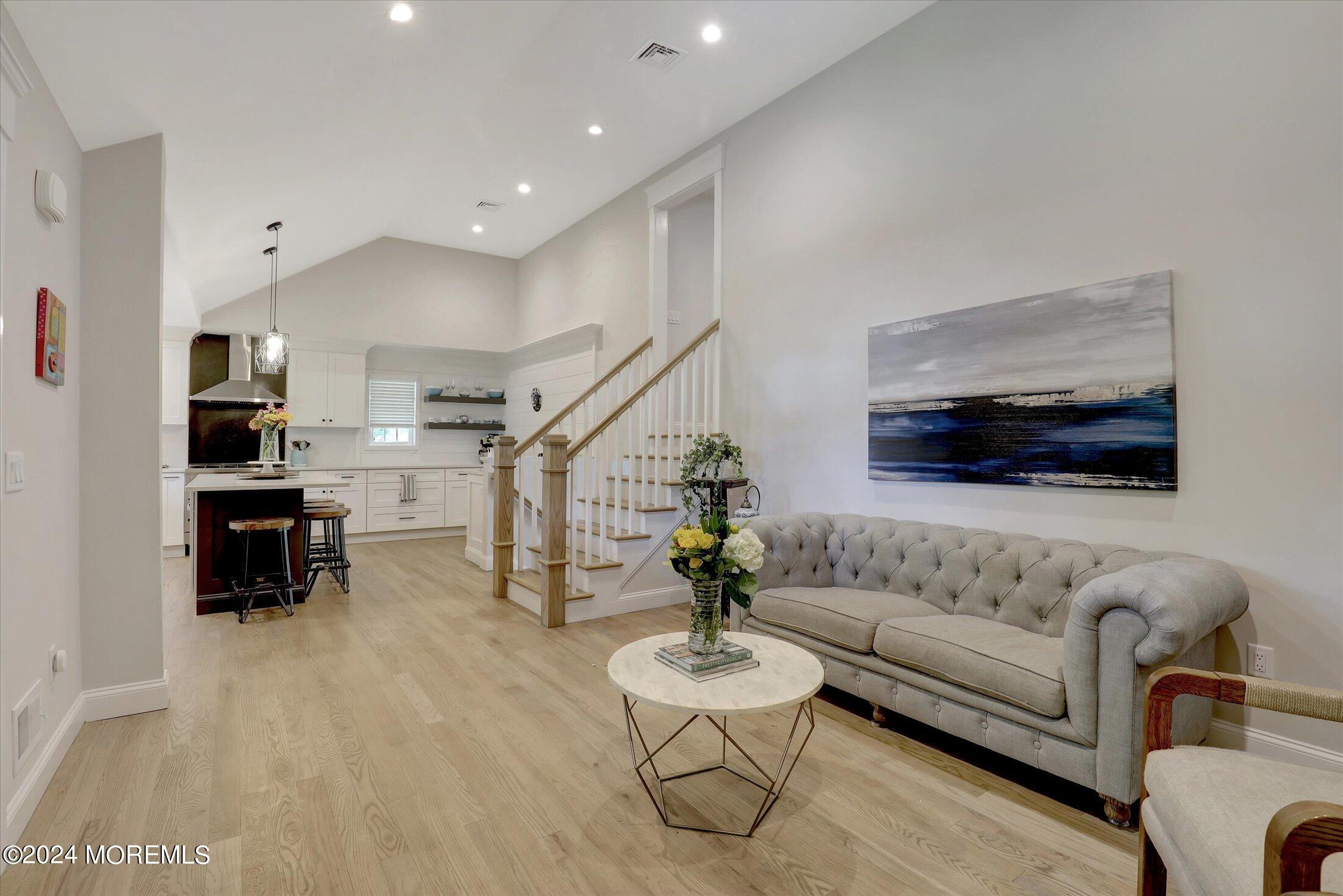 38 Kenneth Terrace W