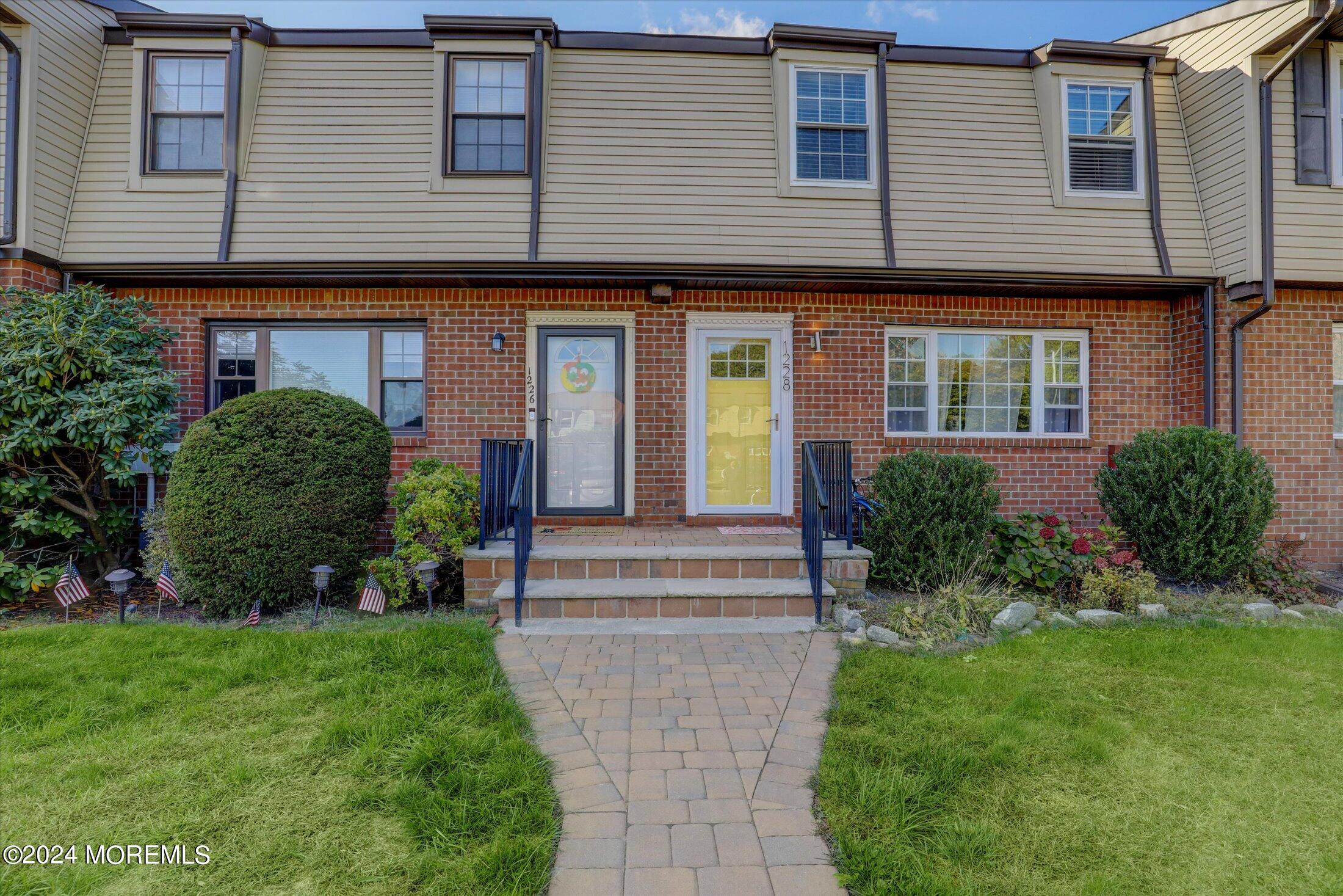 1228 Baylis Court