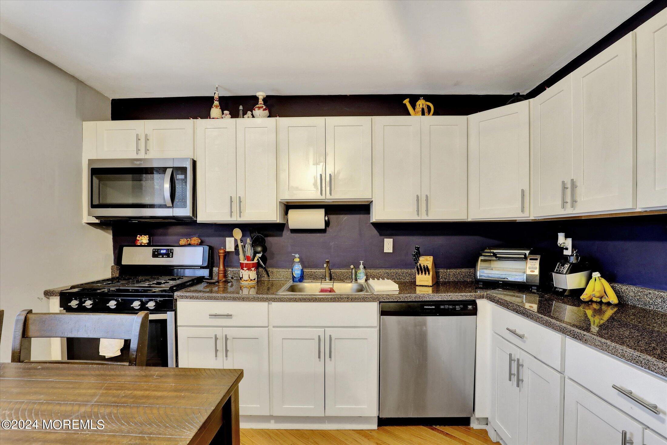 1228 Baylis Court