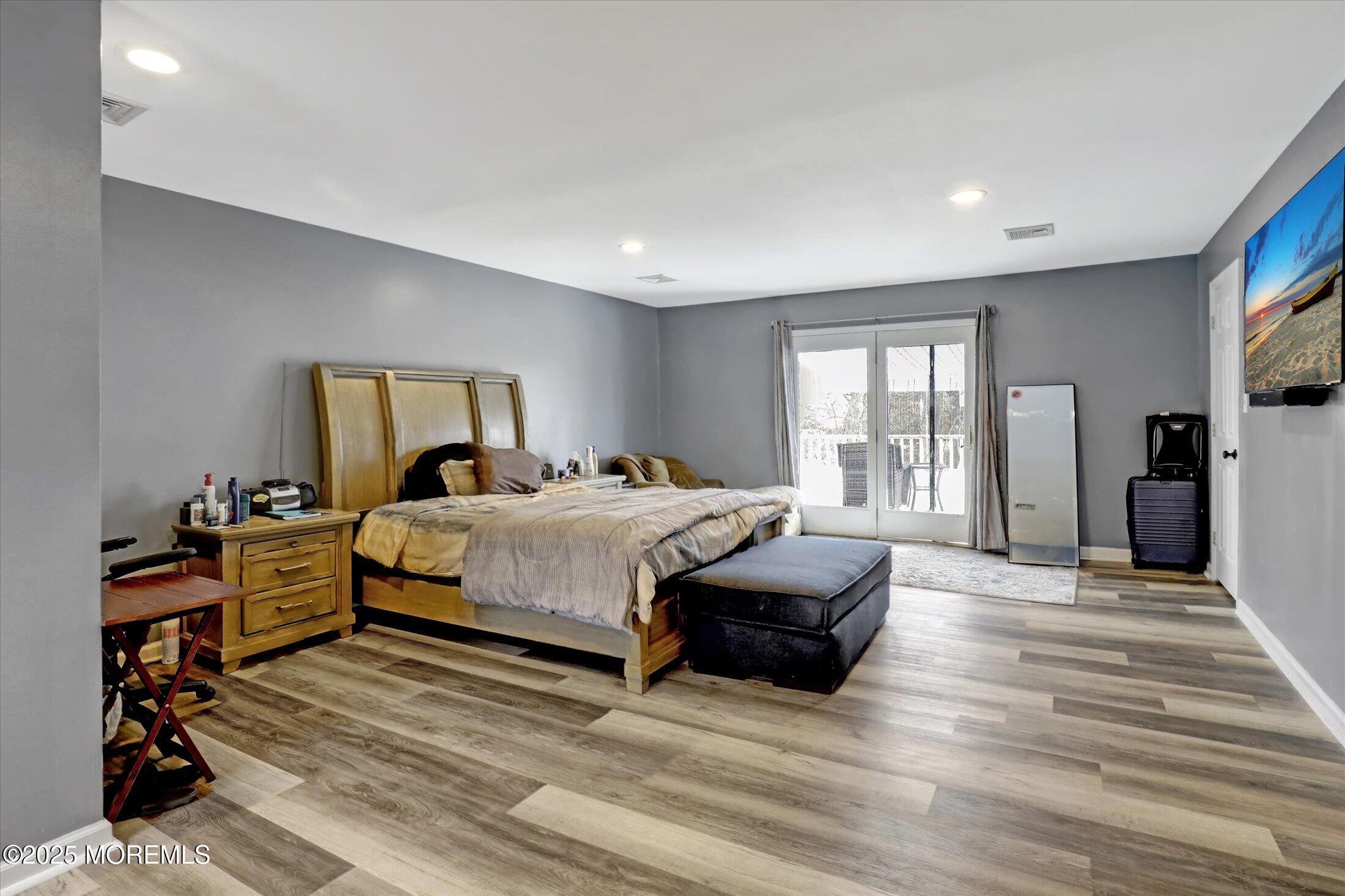 6 Sarian Drive