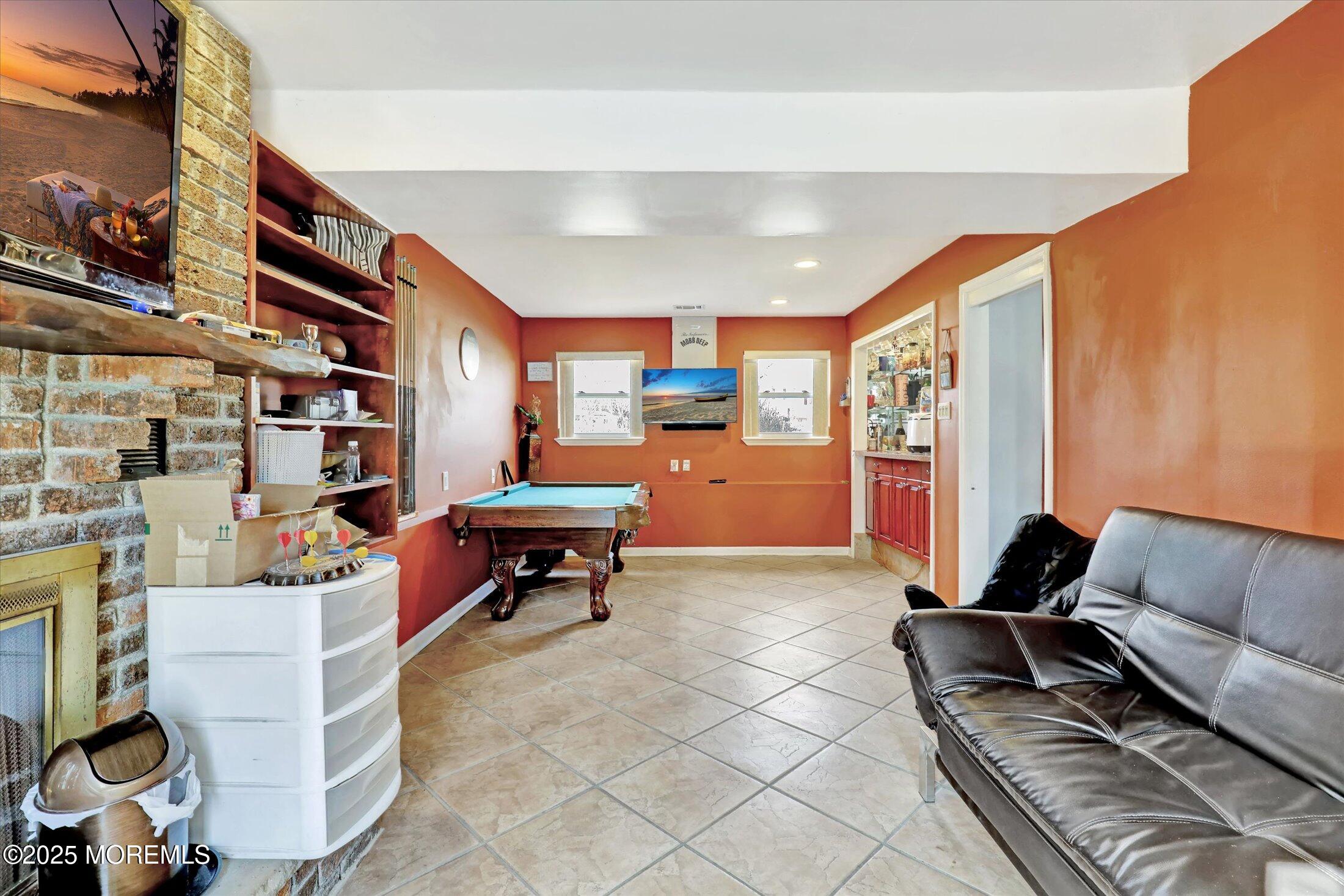 6 Sarian Drive