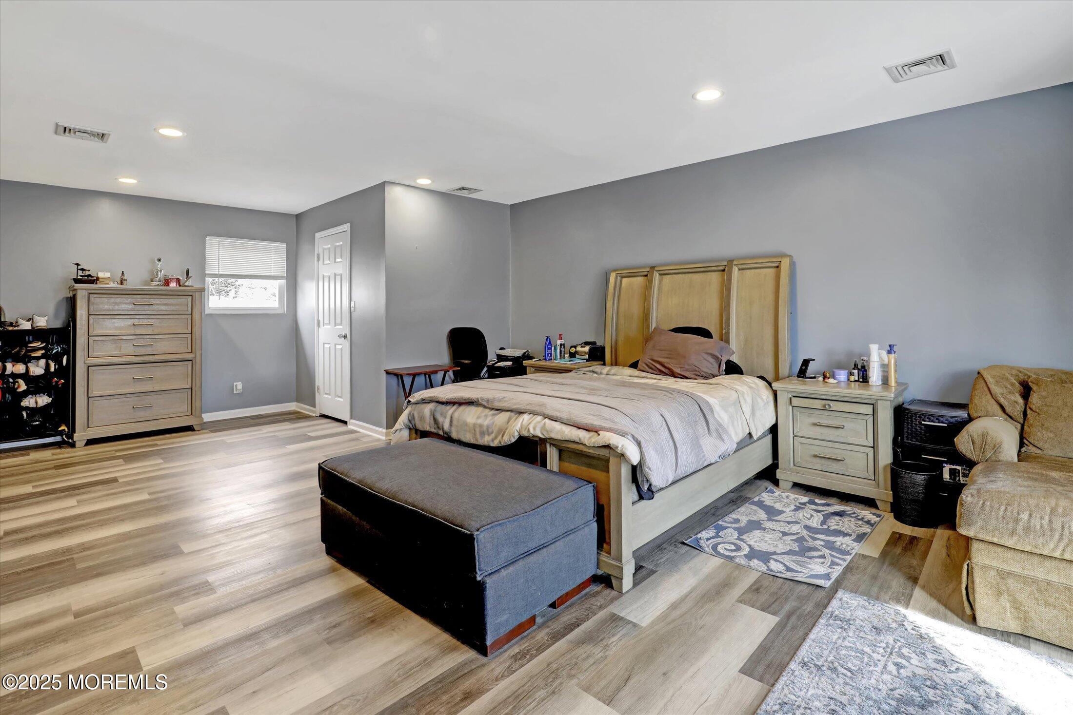 6 Sarian Drive