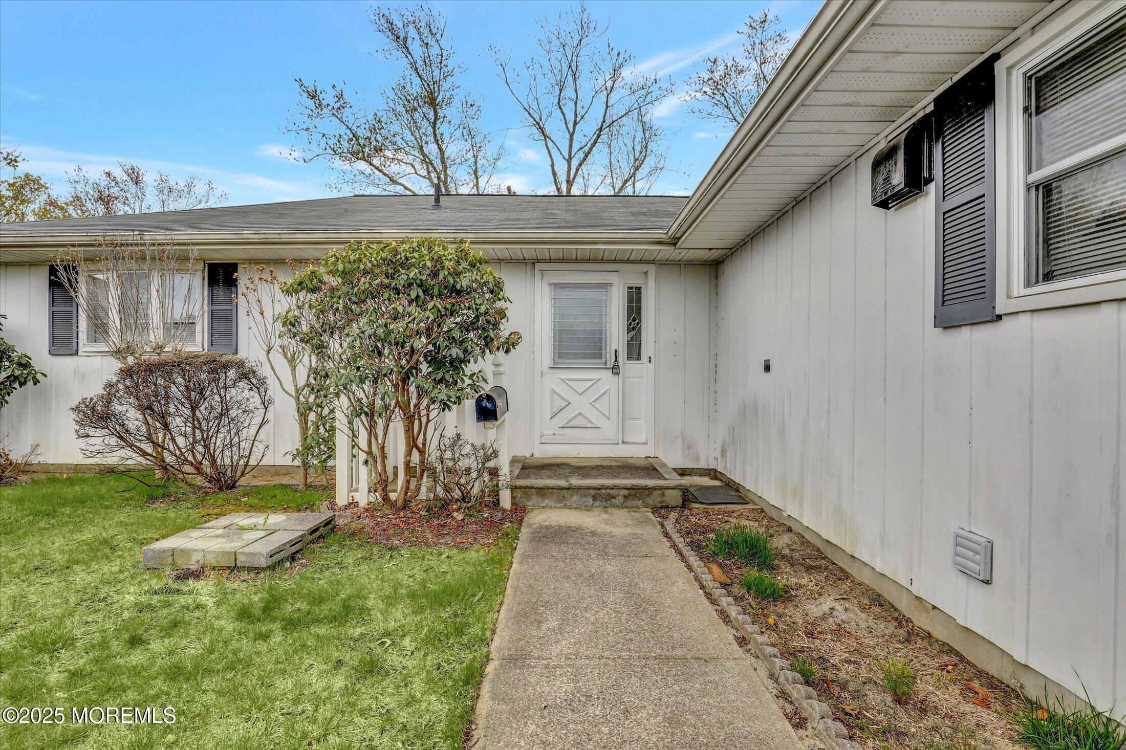 93 Barbados Drive S
