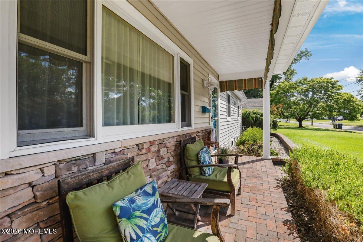 443 W Lake Avenue