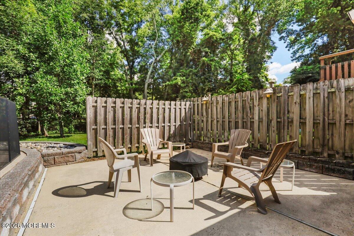443 W Lake Avenue