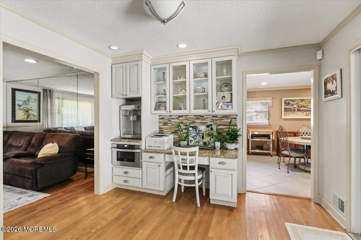 443 W Lake Avenue