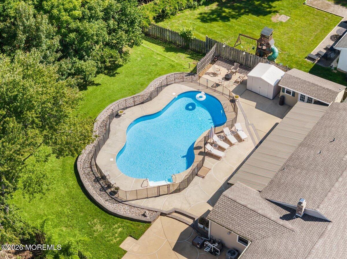 443 W Lake Avenue