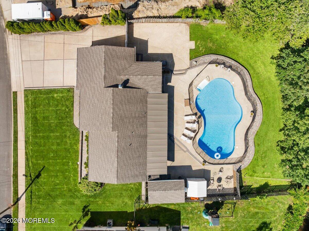 443 W Lake Avenue