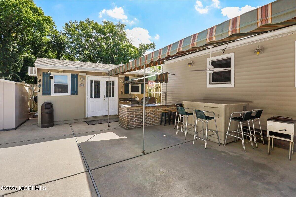 443 W Lake Avenue