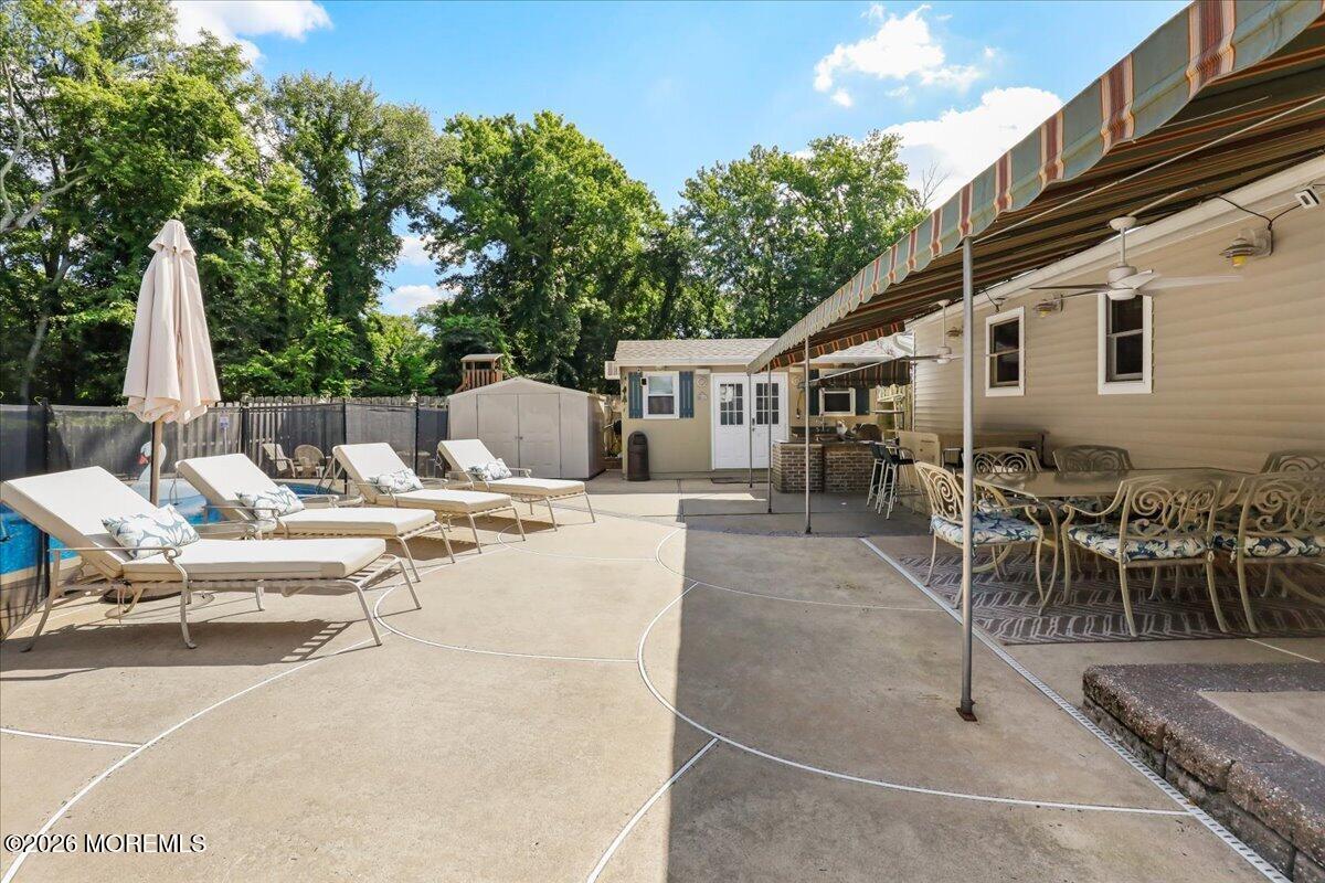 443 W Lake Avenue