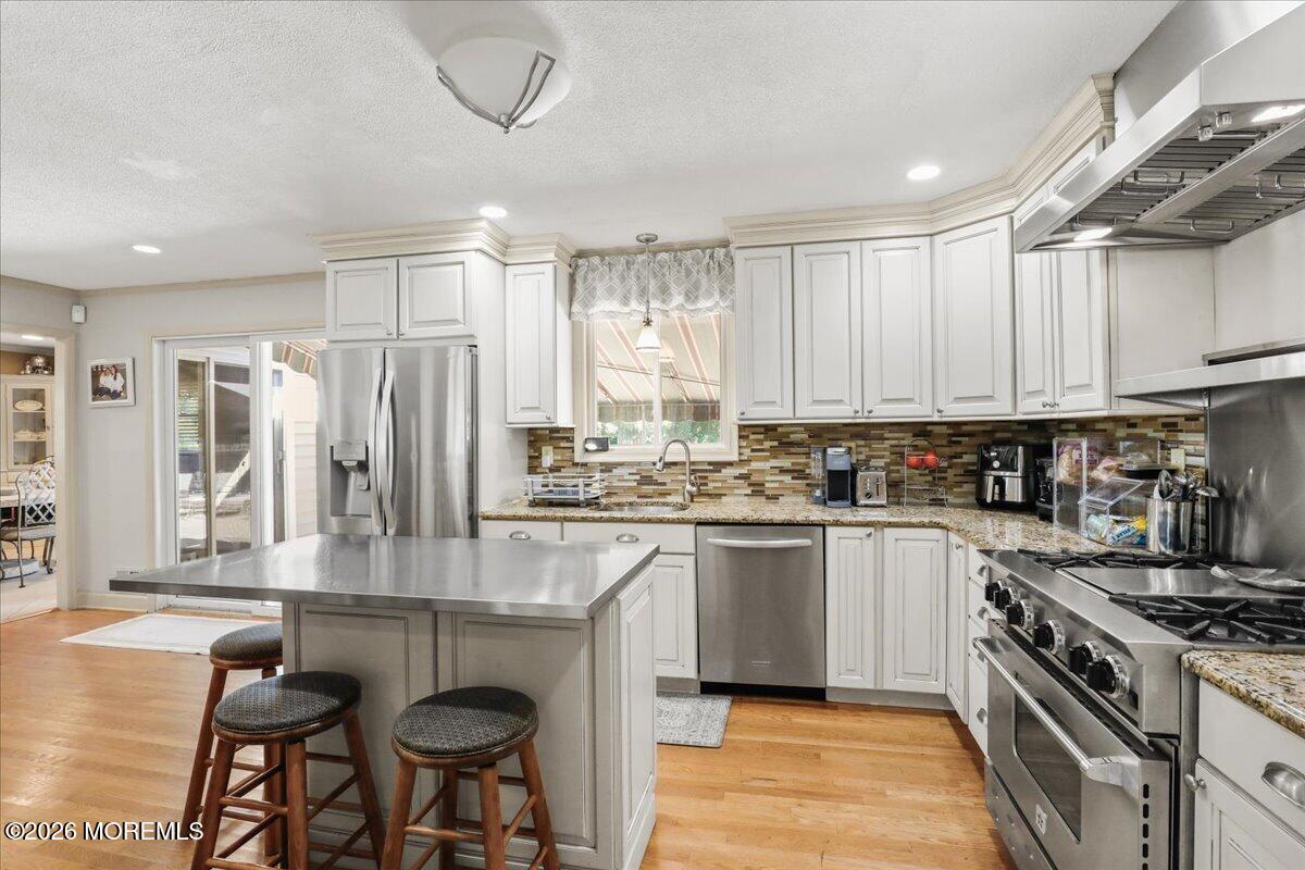 443 W Lake Avenue