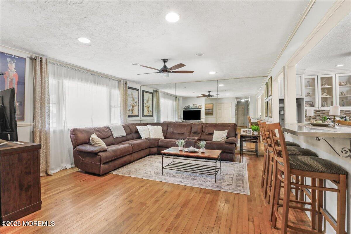 443 W Lake Avenue