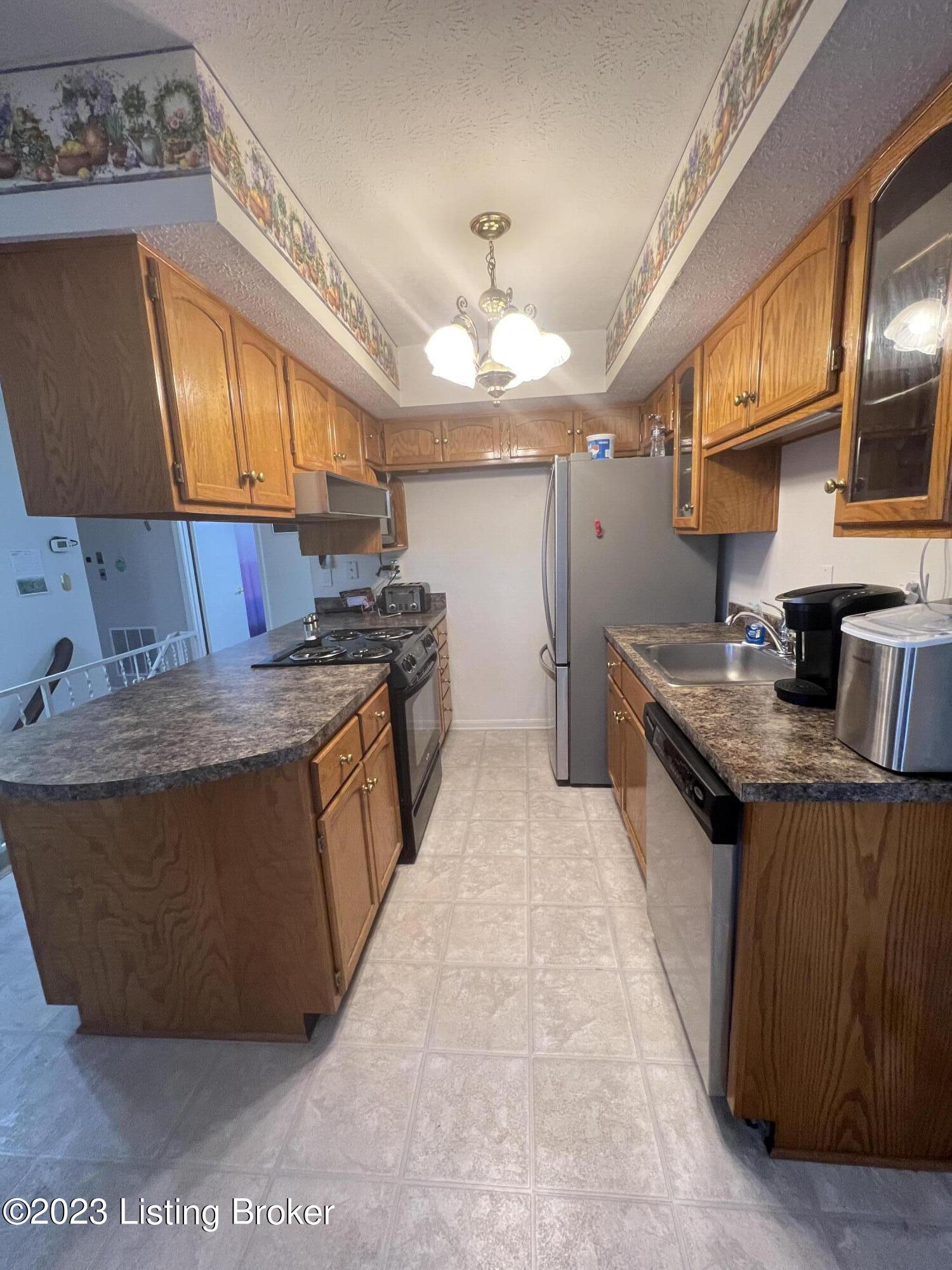 7537 Merlyn Cir
