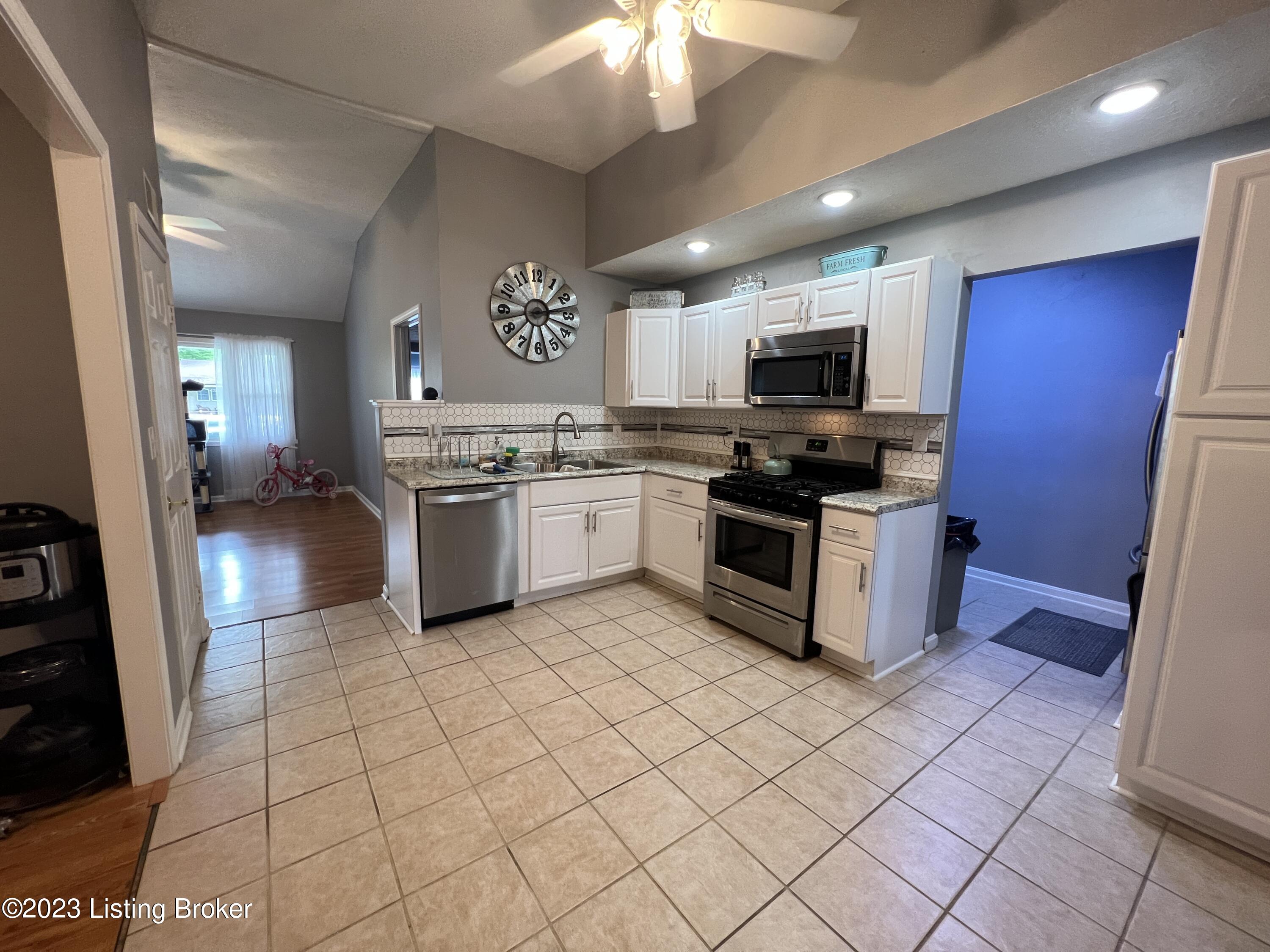 7414 Rainbow Dr