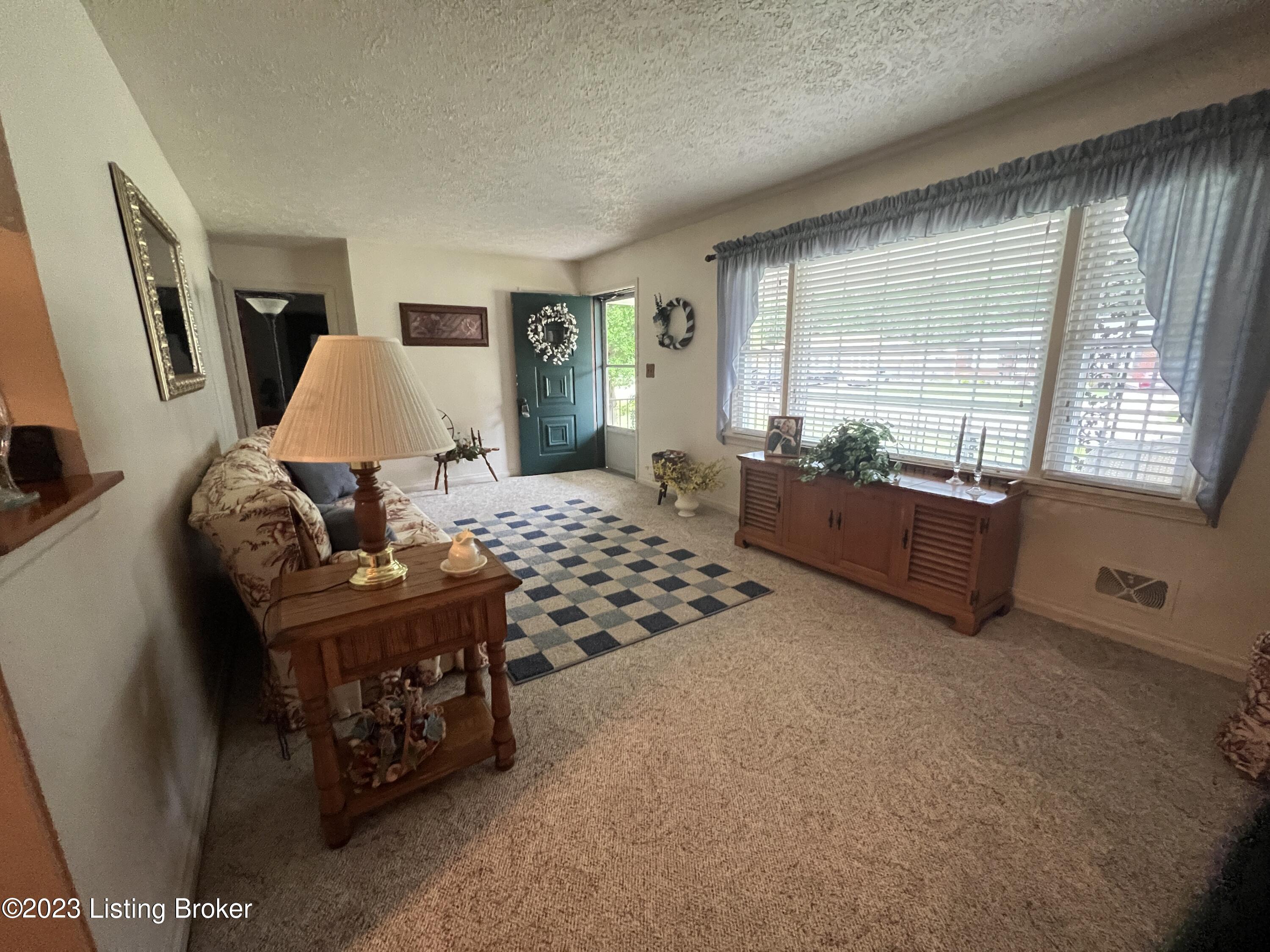 9219 Ponder Ln