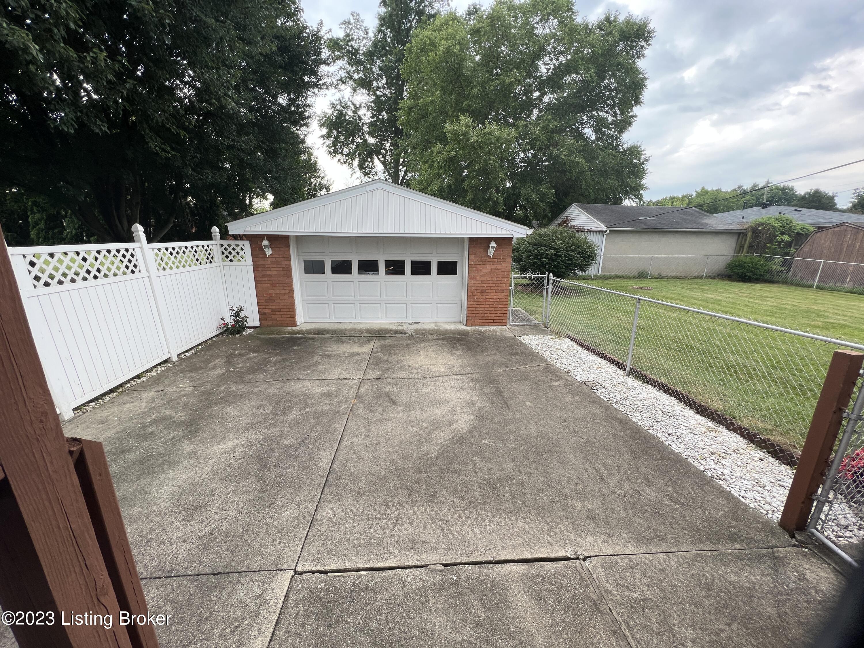 9219 Ponder Ln
