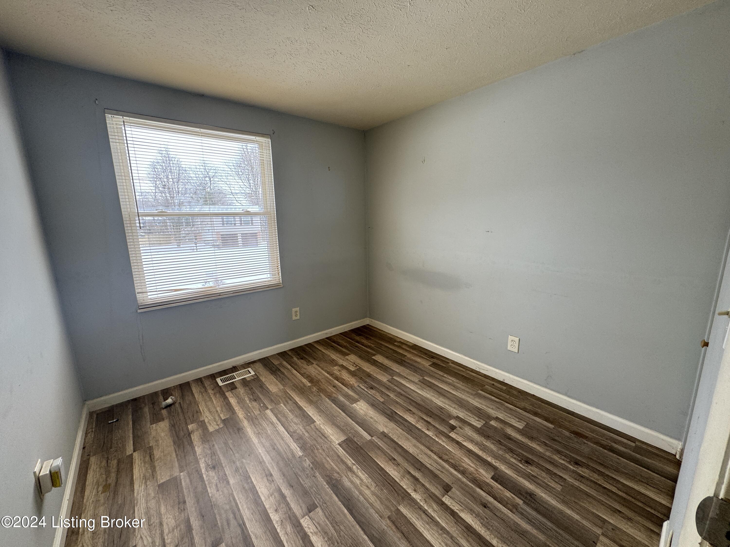 5112 Fairwood Ln