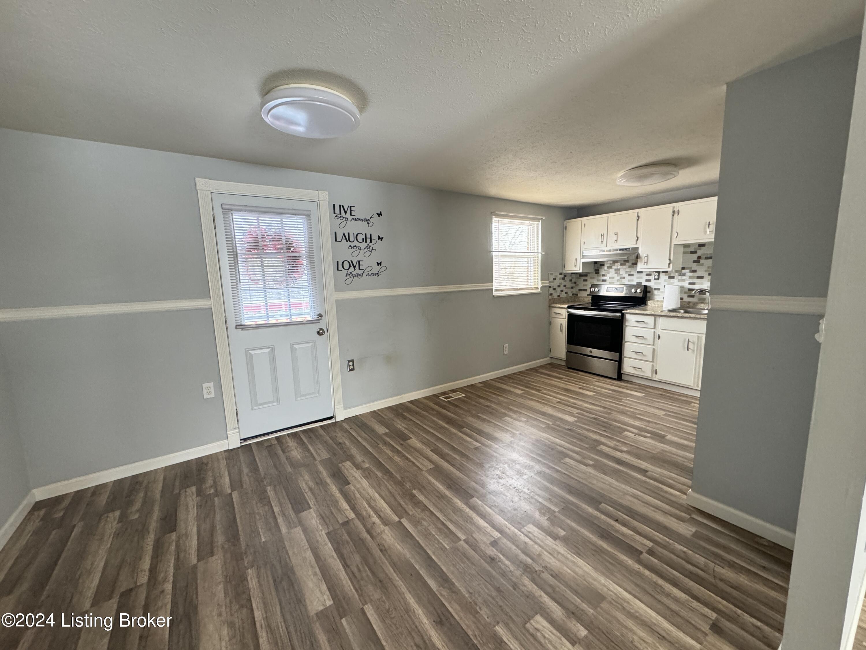 5112 Fairwood Ln